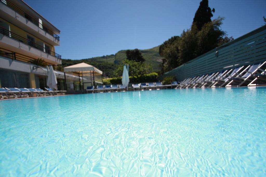 Hotel Miorelli Torbole Sul Garda Luaran gambar