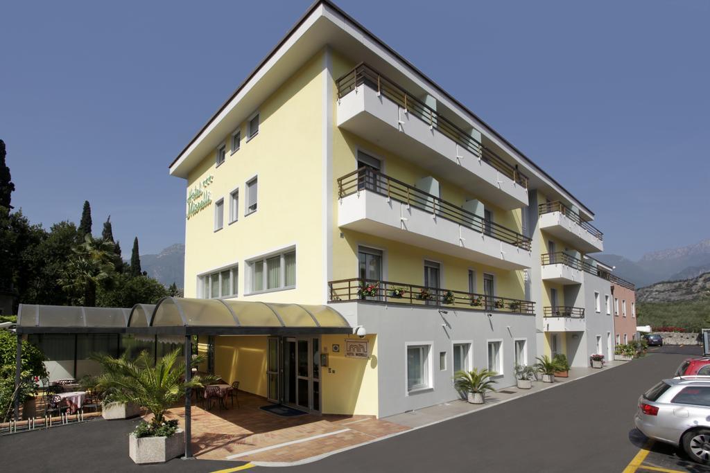 Hotel Miorelli Torbole Sul Garda Luaran gambar