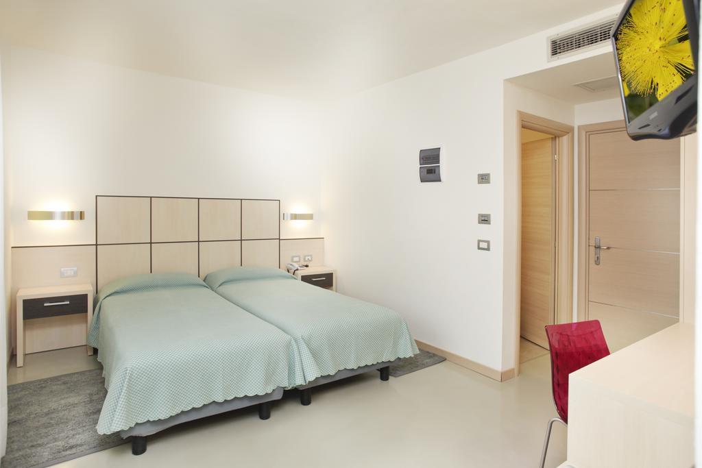 Hotel Miorelli Torbole Sul Garda Luaran gambar