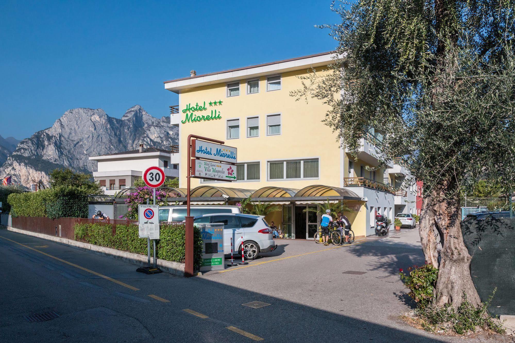 Hotel Miorelli Torbole Sul Garda Luaran gambar