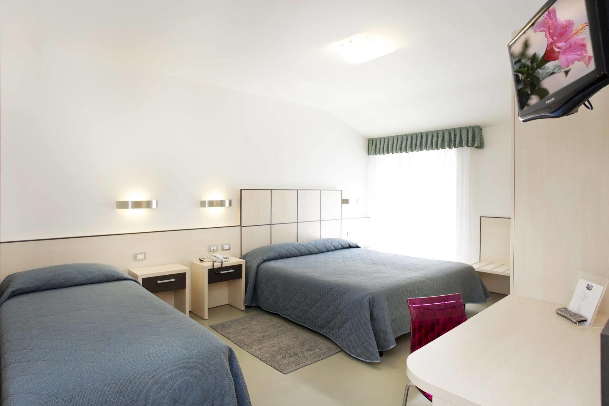 Hotel Miorelli Torbole Sul Garda Luaran gambar