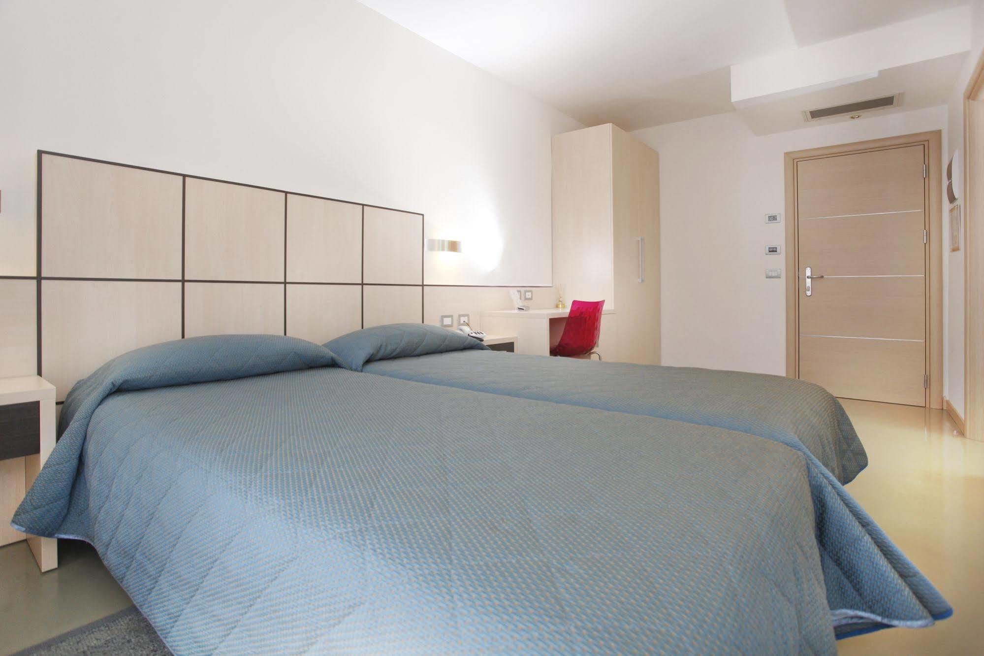 Hotel Miorelli Torbole Sul Garda Luaran gambar