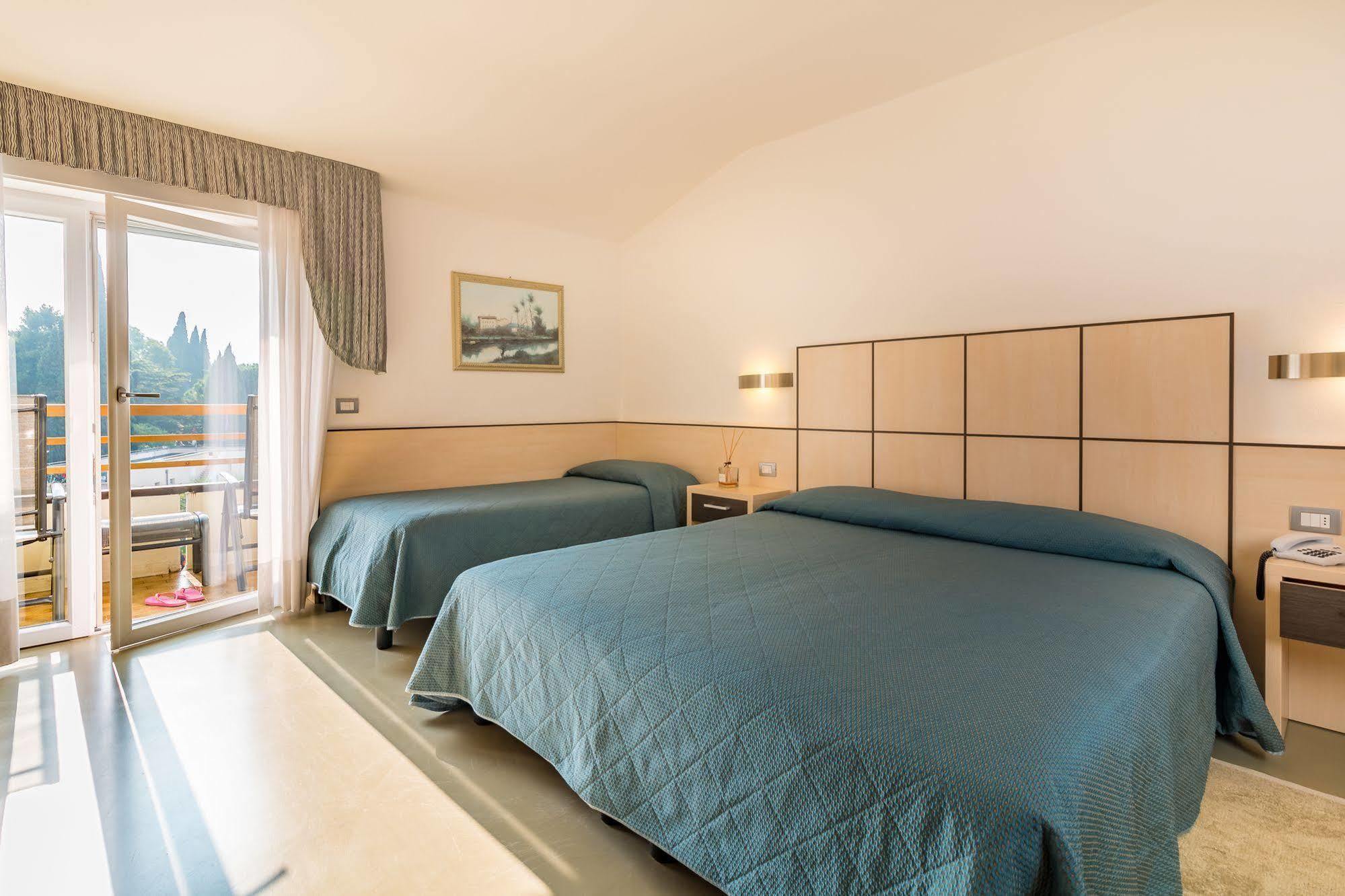 Hotel Miorelli Torbole Sul Garda Luaran gambar